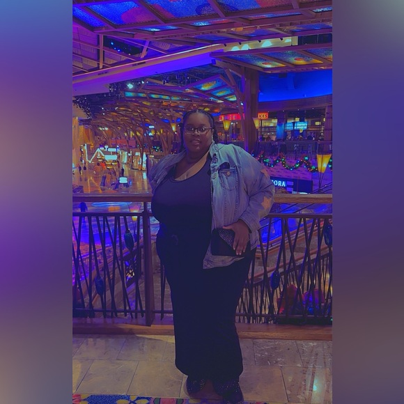 Meet your Posher, Tia - Picture 4 of 13